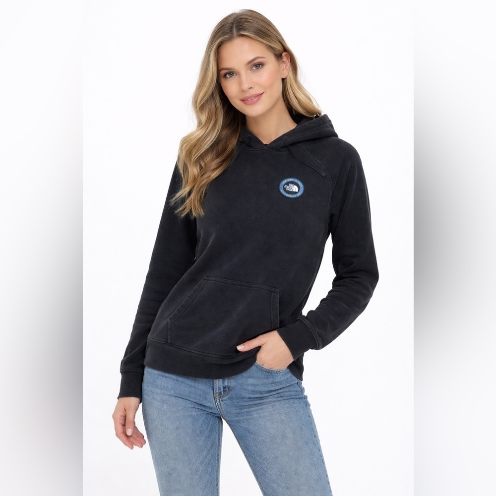 The north face woman’s pullover hoodie with patch woman Sz Medium